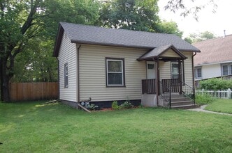 Building Photo - Cute & clean and close to campus!