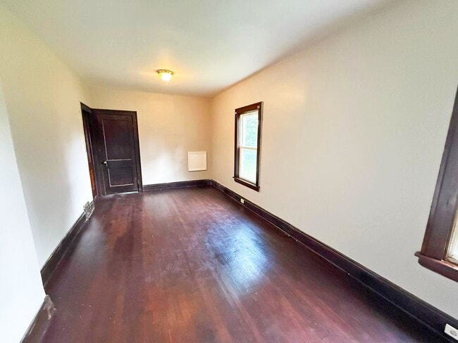 Building Photo - 4 BED 1 BATH SINGLE FAMILY HOME IN MT PLEA...