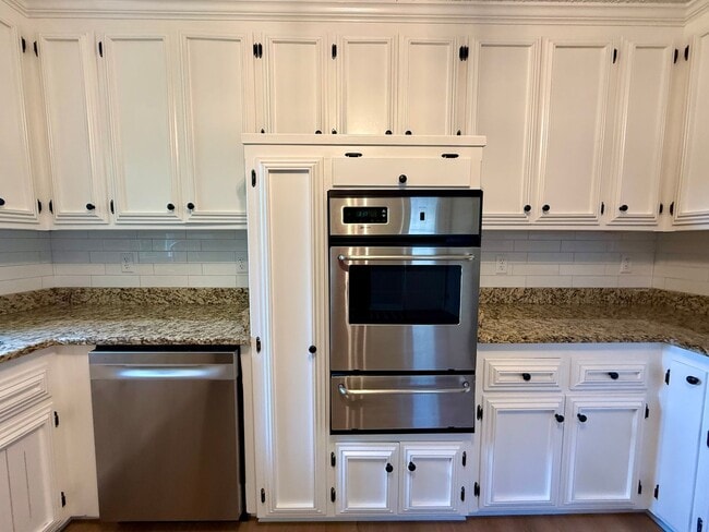 Building Photo - Remodeled 5BR/2BA Walkout Rambler Near Fish Lake Available Now! Lawn care Included!