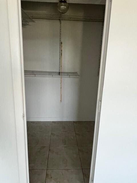 Building Photo - 4164 Inverrary Dr