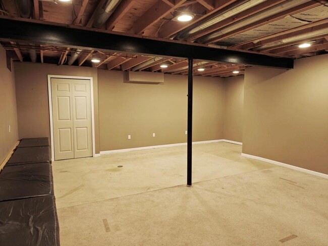 Building Photo - 43782 Nowland Dr