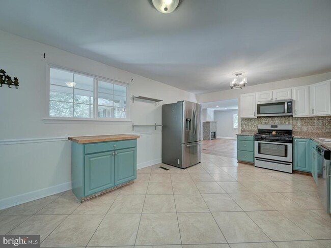 Building Photo - 8606 London Ct