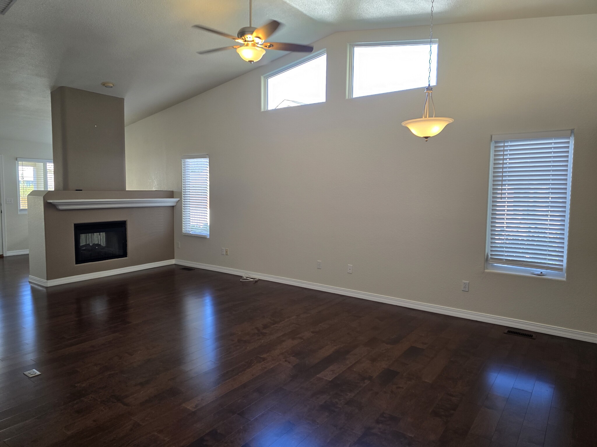 Light filled living space - 726 W Tyrolean Ct