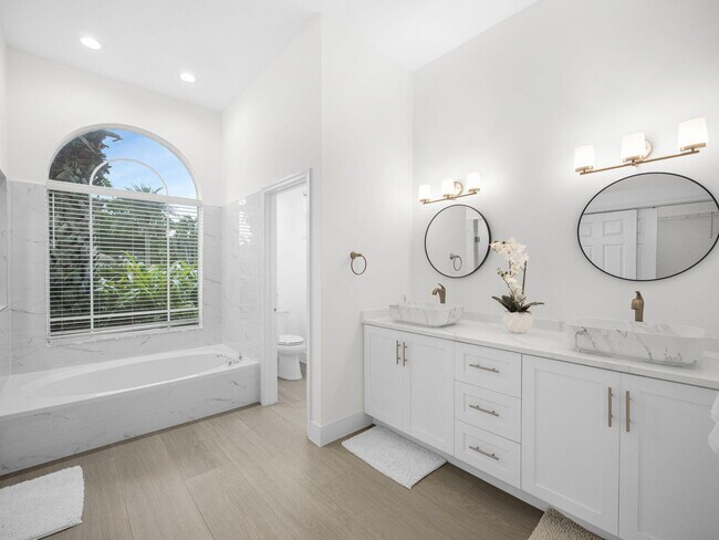 Building Photo - 9070 Cypress Hollow Dr