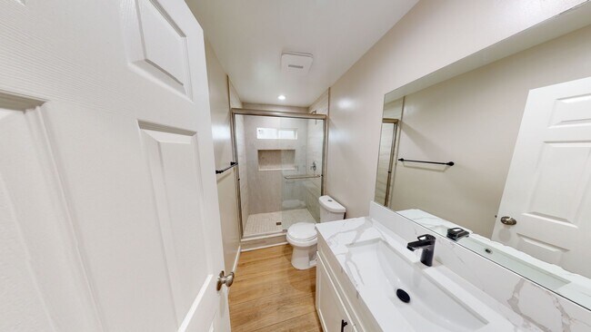 Building Photo - Newer Build 4BD/2BA!