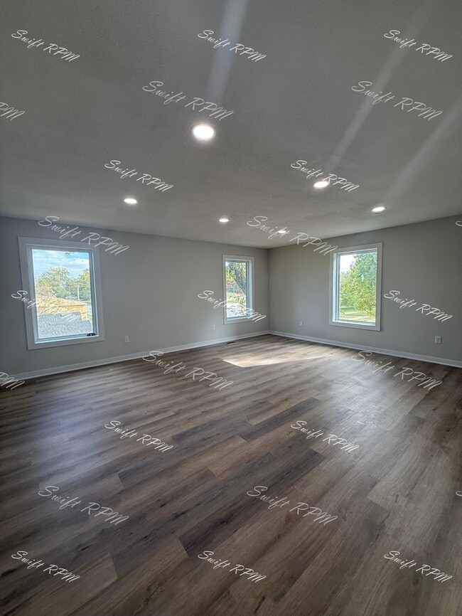 Building Photo - 1030 Oakland Ave