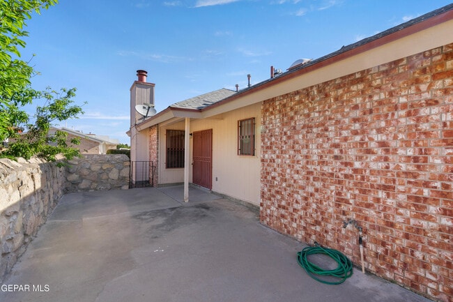 Building Photo - 5612 Mickey Mantle Ave