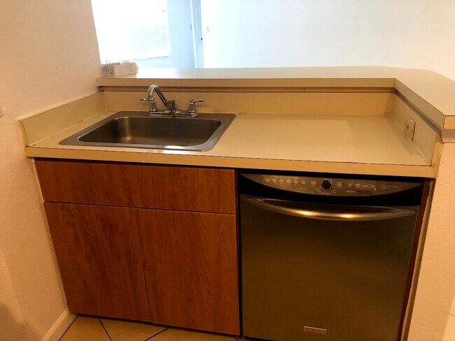 Kitchen Sink - 3380 Pinewalk Dr N