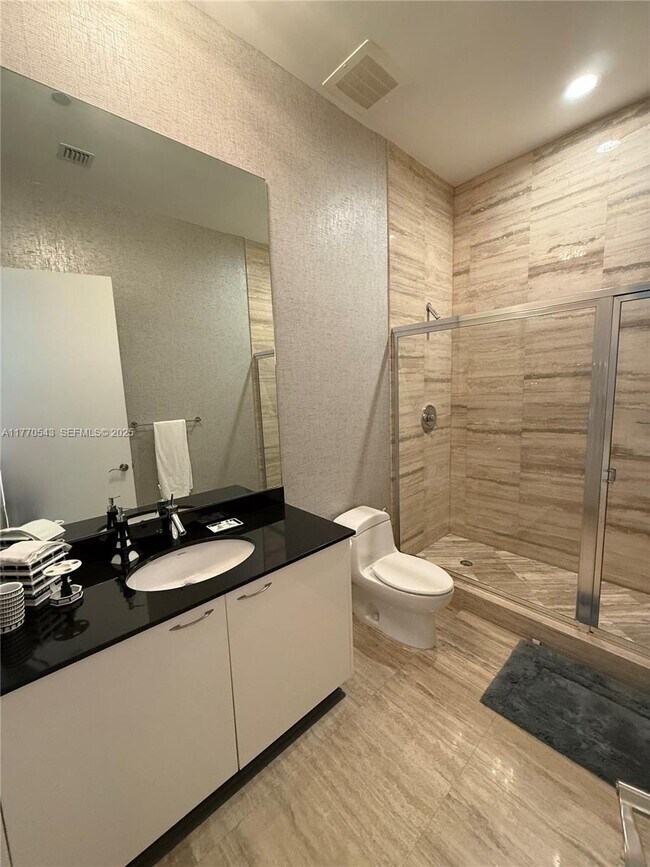 Building Photo - 15811 Collins Ave