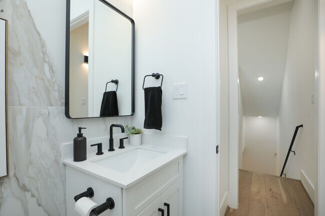 Building Photo - 5704 Fairdale Ln