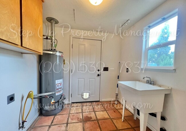 Building Photo - 816 Oneida St