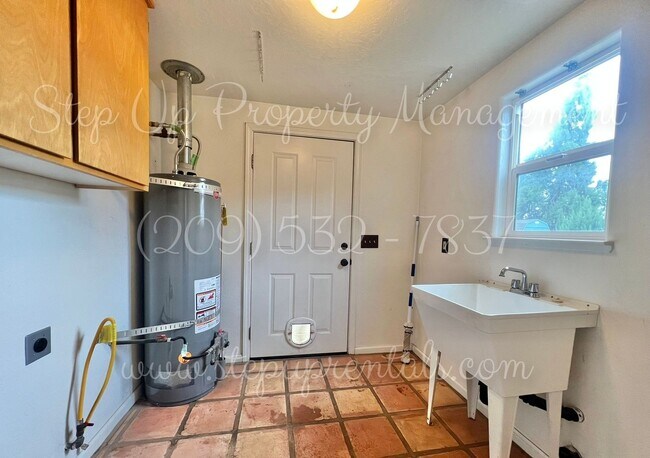 Building Photo - Charming Angels Camp Cottage with Solar