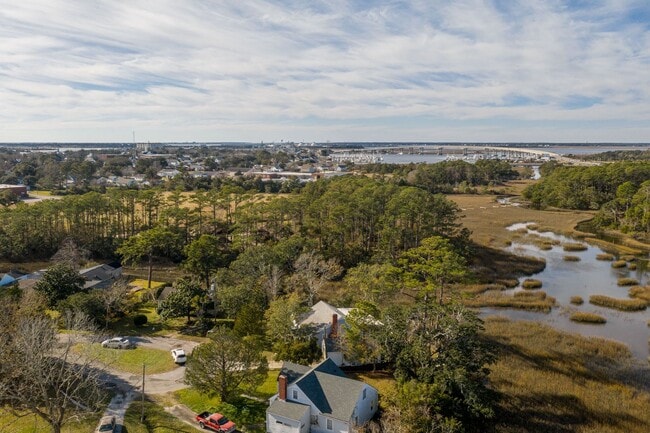 Building Photo - Marsh View Beaufort Home Available Now