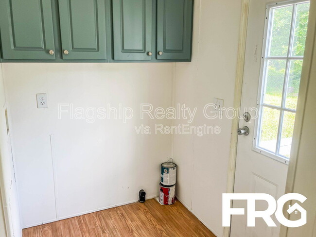 Building Photo - 5961 Berkley Dr