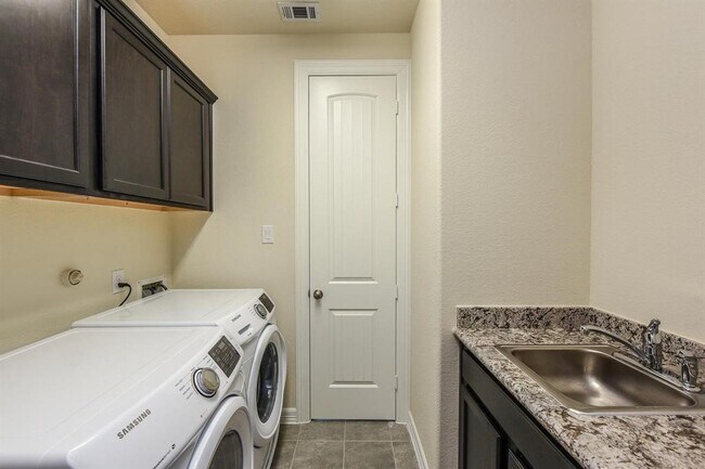 Building Photo - 13209 Dartmoor Terrace Dr