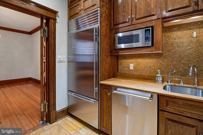 Building Photo - 1120 East Capitol St NE