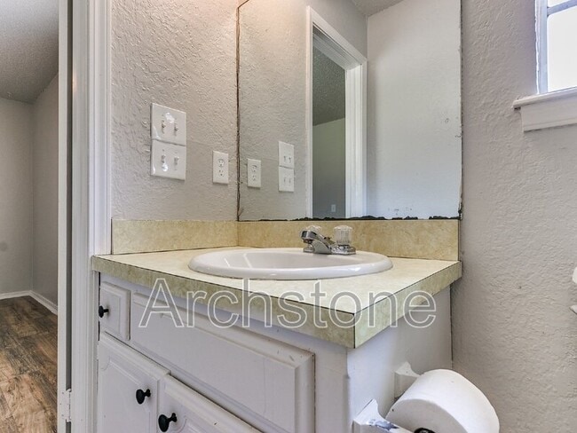 Building Photo - 8814 NE 13th St