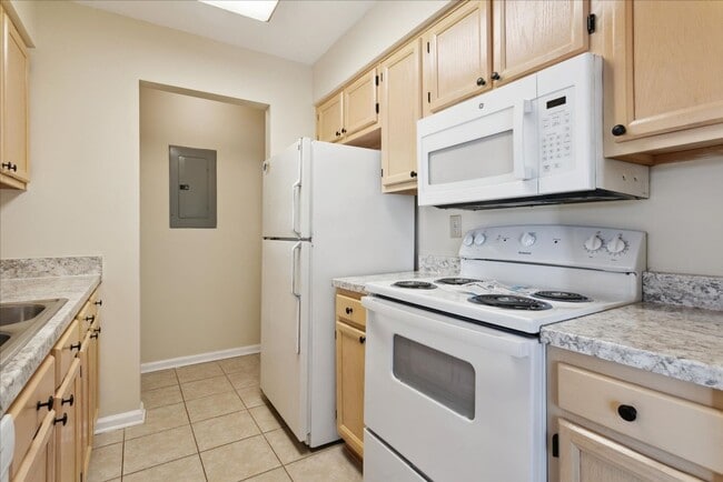 Building Photo - 27 F Tamarisk Quay