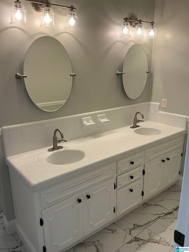 Building Photo - 4866 Overton Rd