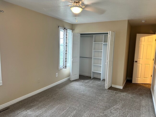 Building Photo - 4 Bedroom, 3.5 Bathroom Home