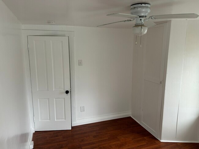 Building Photo - 20 Hedgewood Dr