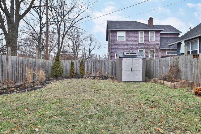 Building Photo - 1344 Oak St