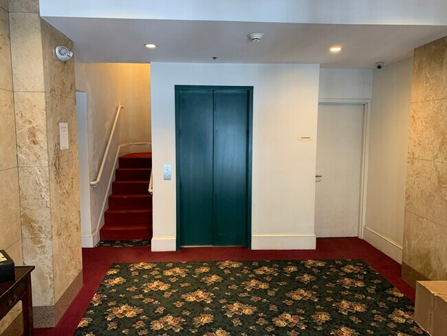 Building Photo - 650 Beacon St