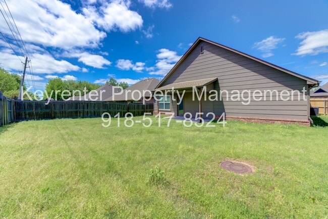Building Photo - 3 Bed | Bath in Broken Arrow!