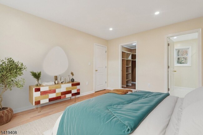 Building Photo - 215 Summit Ave