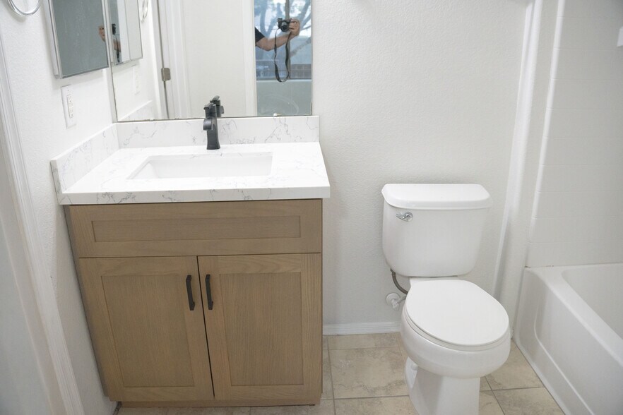 Building Photo - 900 S 94th St