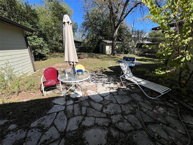 Building Photo - 1908 Aggie Ln