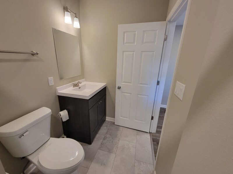 Building Photo - 336 S 66th St