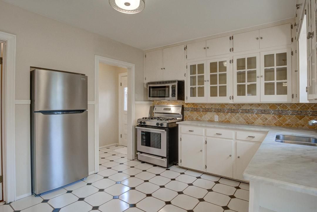 Building Photo - 426 Garraty