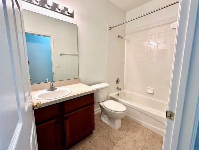 Building Photo - Beautiful 4/3, Amenities Galore! Located i...