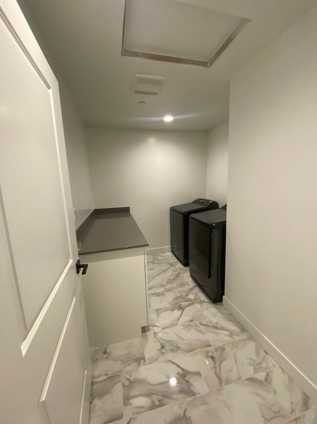 Building Photo - Stunning, brand new 3BD/2.5BA home in Righetti Ranch