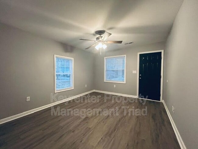 Building Photo - 1405 Leonard Ave