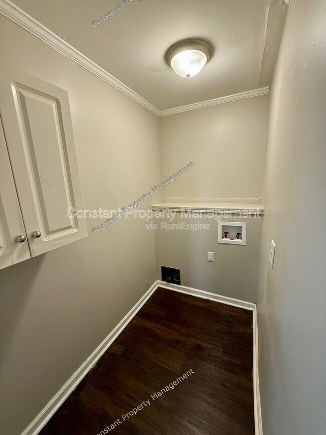 Building Photo - 1533 Engle Dr