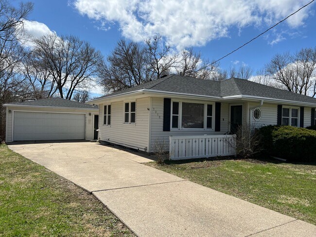 Building Photo - 7218 Maryland Dr