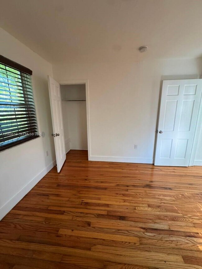 Building Photo - 15 Sidonia Ave