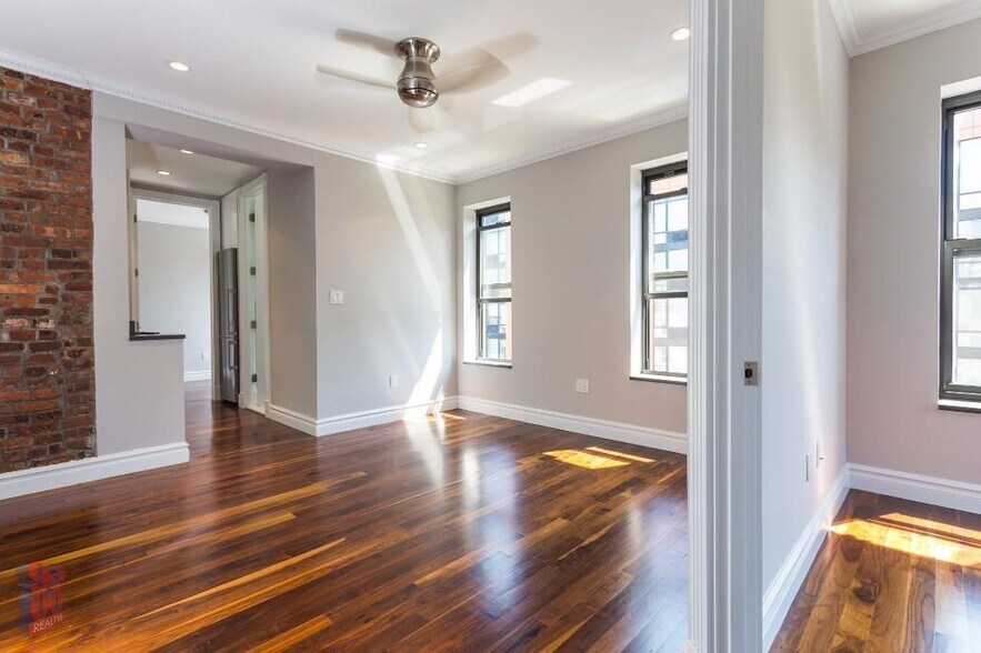 Building Photo - 1590 Lexington Ave