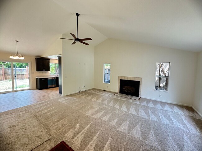 Building Photo - Beautifully Remodeled 3-Bedroom, 2-Bathroom home waiting for you !