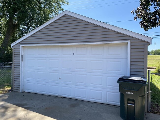 Building Photo - 1010 18th St SW