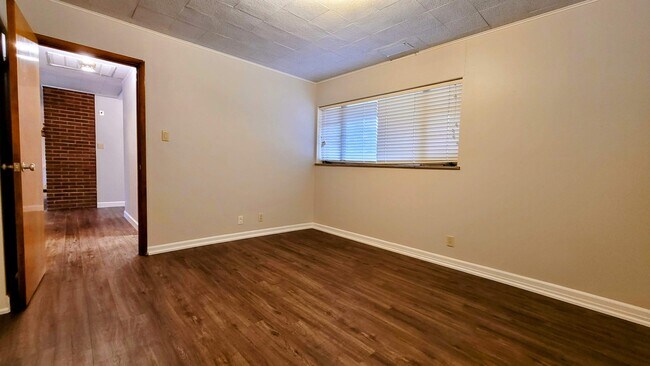 Building Photo - 495 Compton Rd