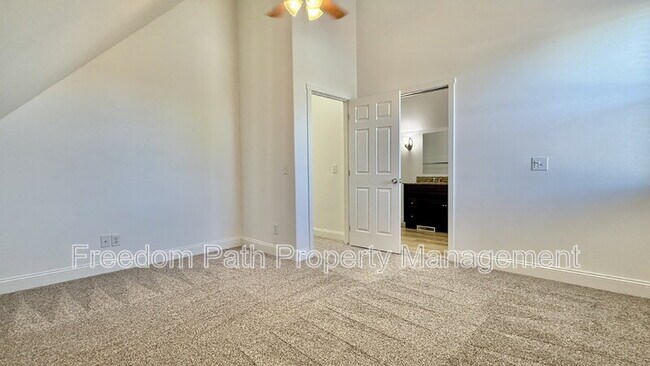 Building Photo - 465 N Elm Rd