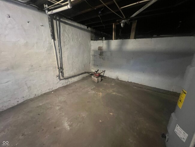 Building Photo - 330 N Holmes Ave
