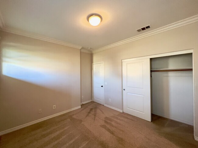Building Photo - 16633 Sonora St