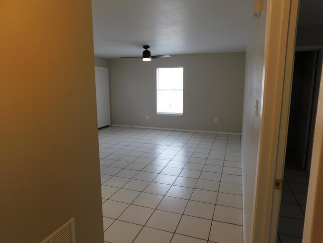 Building Photo - 105 Rockwell Way