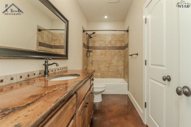 Building Photo - 10 Freedom Cir