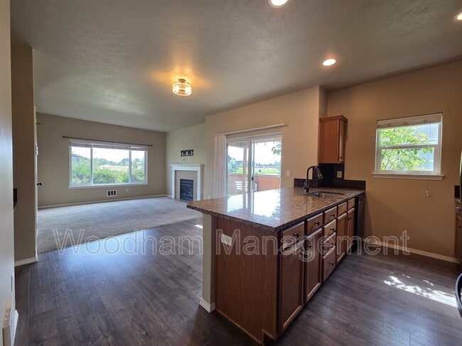Building Photo - 393 Water Lily Dr
