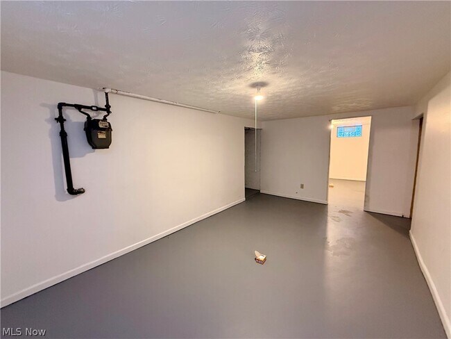 Building Photo - 575 Noble Ave